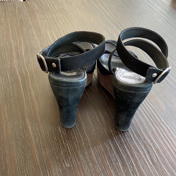 UGG ladies platform shoes in size 8. Suede with wraparound ankle straps. - Picture 4 of 12